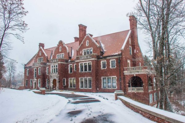 A New Addition to our Holiday Bucket List: Candlelight Christmas Tour at Glensheen | Duluth Moms Blog