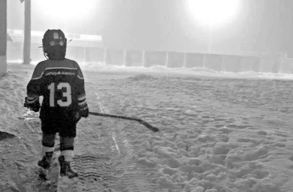 5 Reasons Outdoor Hockey is the Best Hockey | Duluth Moms Blog