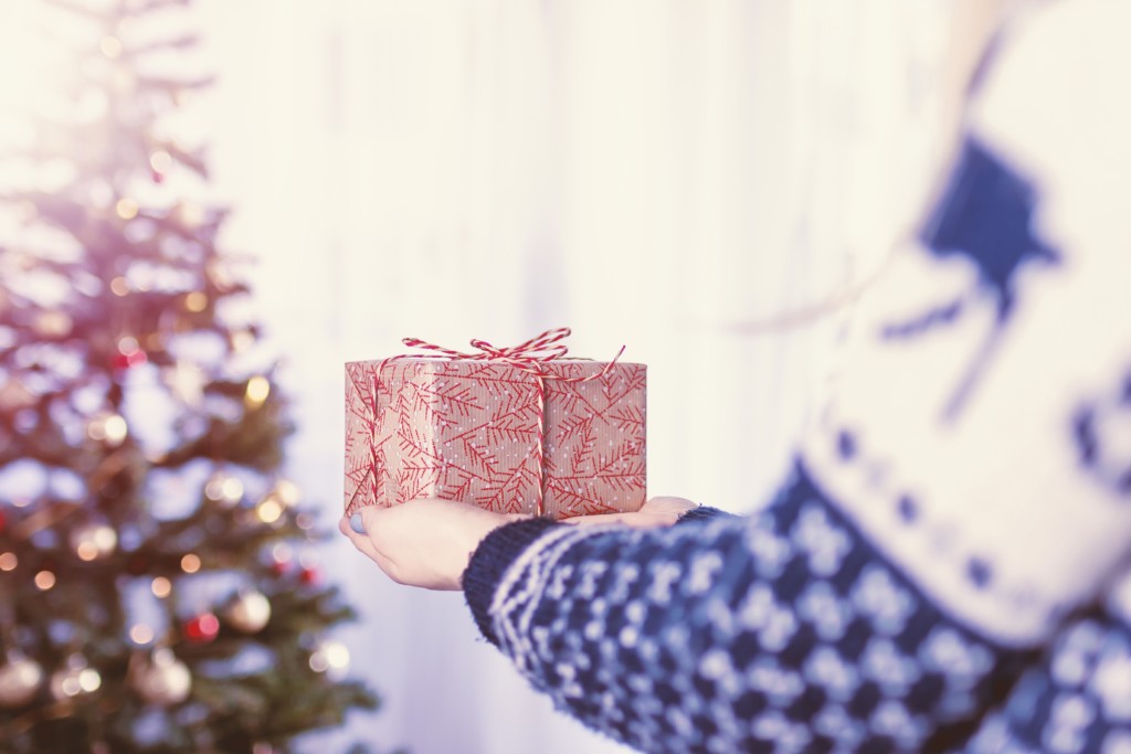 'Tis A Gift to Give a Good Gift | Duluth Moms Blog