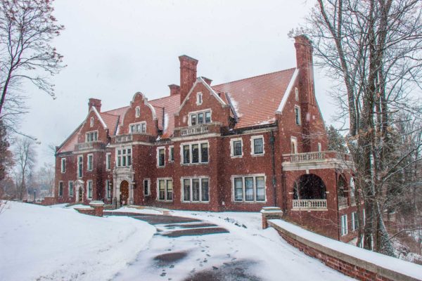 Bring on the Magic of Christmas: Visiting the Glensheen Mansion | Duluth Moms Blog